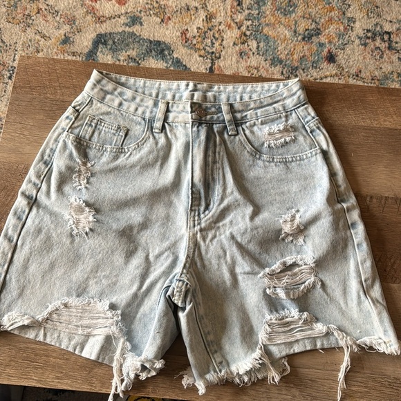 Ultra High-Waisted Distressed Light Wash Denim Shorts Size 28 - Picture 3 of 6